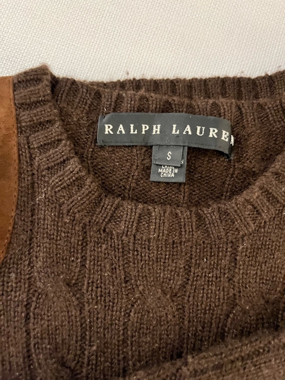 Ralph Lauren 💯 Cashmere Women’s S Brown Cable Sweater Suede Shoulder patch - Picture 3 of 5